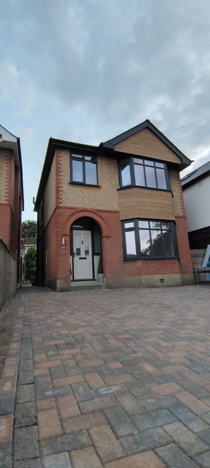 Classic Herringbone Driveway - Driveways / Block Paving - Gallery 3