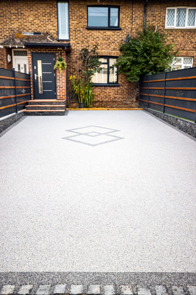 Modern Geometric Resin Driveway - Driveways / Resin Bound - Gallery 2
