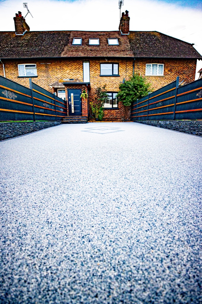 Modern Geometric Resin Driveway - Driveways / Resin Bound - Gallery 4