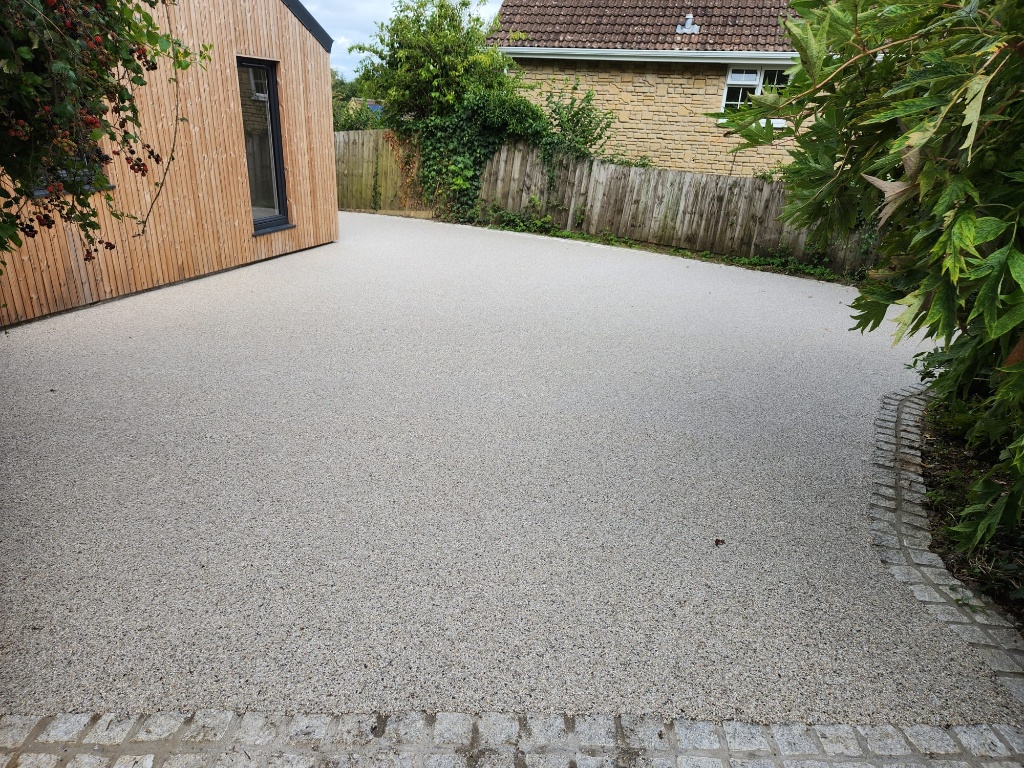 Resin & Granite Setts Driveway - Driveways / Resin Bound - Gallery 1